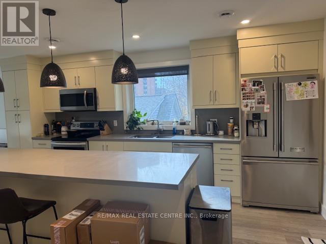 Upper Floor Only For Rent - 22 Branch Avenue, Toronto, Ontario  M8W 1M7 - Photo 7 - W12571510