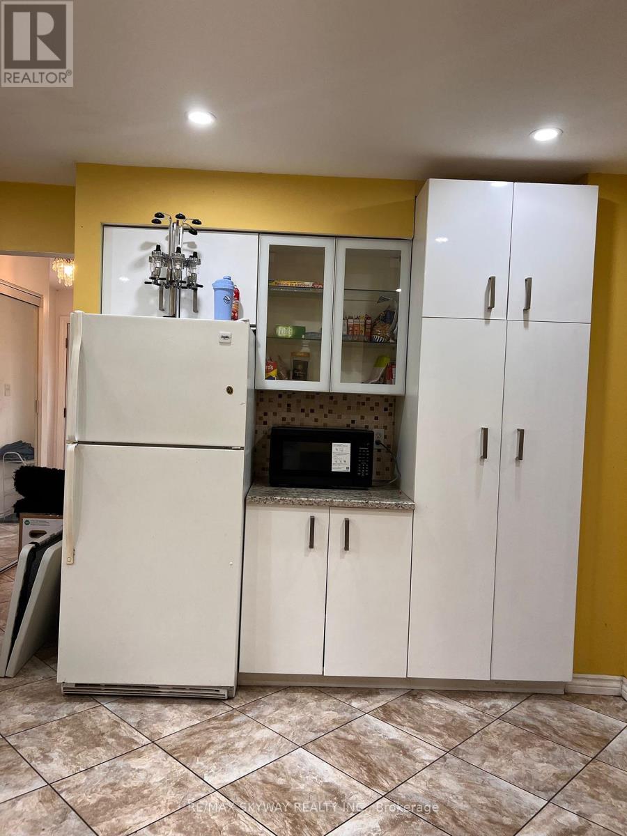 162 Cedarwoods Crescent, Kitchener, Ontario  N2C 2J8 - Photo 13 - X12390057