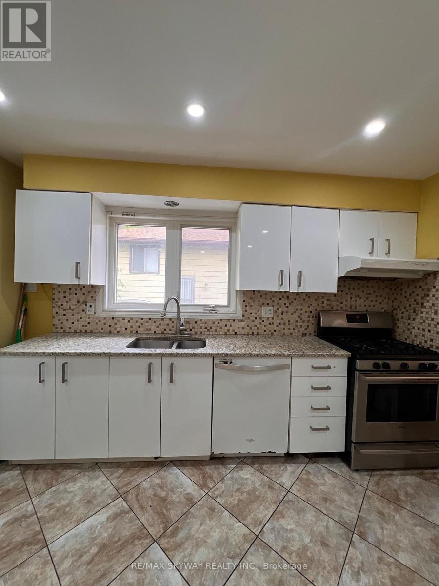 162 Cedarwoods Crescent, Kitchener, Ontario  N2C 2J8 - Photo 17 - X12390057