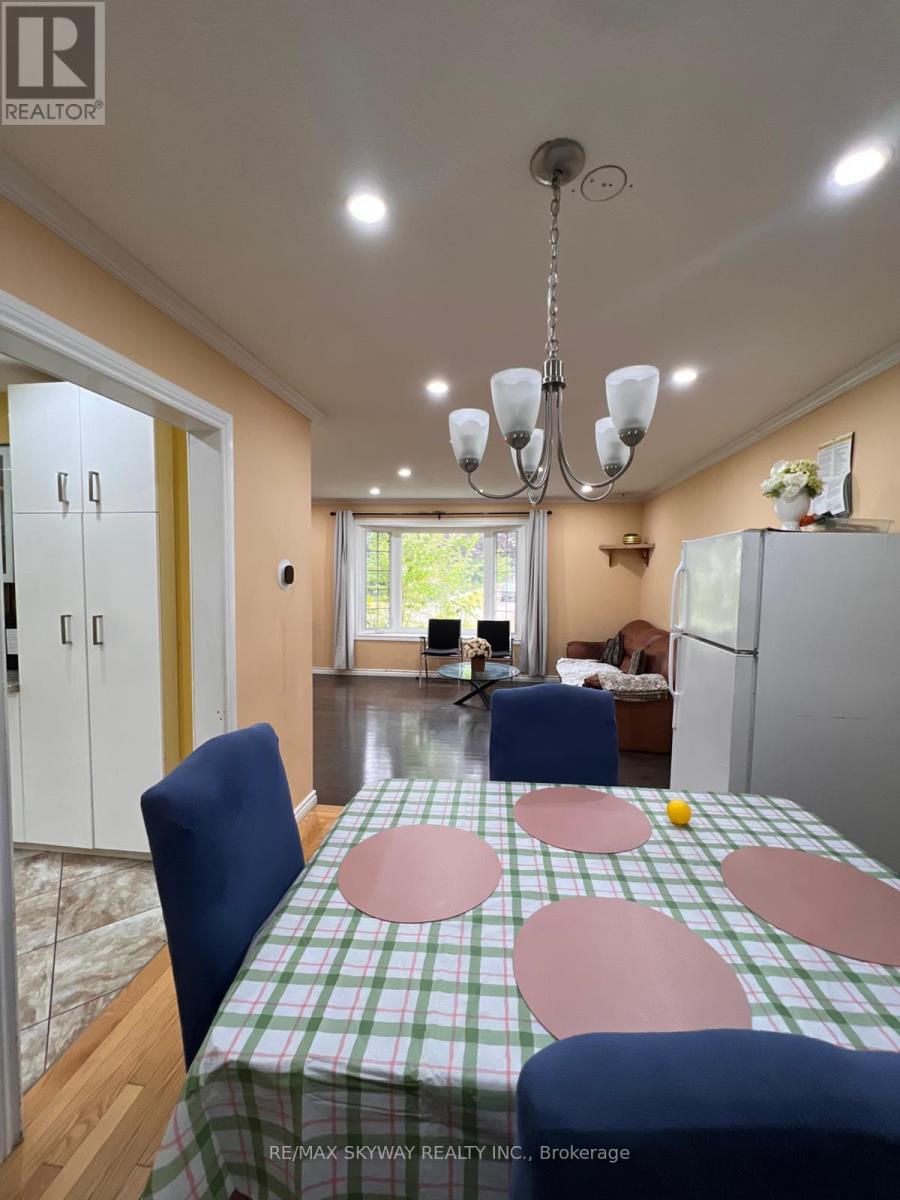 162 Cedarwoods Crescent, Kitchener, Ontario  N2C 2J8 - Photo 11 - X12390057