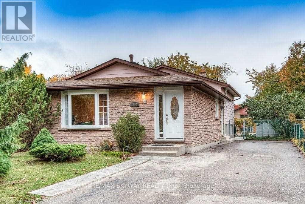 162 CEDARWOODS CRESCENT, Kitchener, Ontario