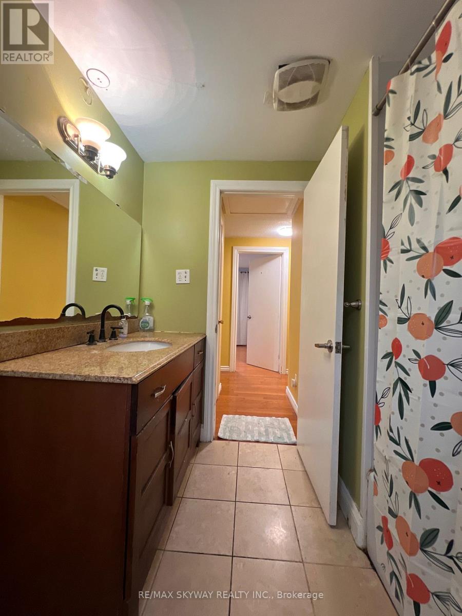 162 Cedarwoods Crescent, Kitchener, Ontario  N2C 2J8 - Photo 19 - X12390057