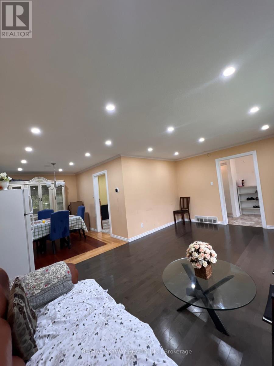 162 Cedarwoods Crescent, Kitchener, Ontario  N2C 2J8 - Photo 6 - X12390057