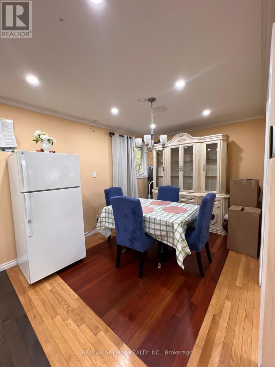 162 Cedarwoods Crescent, Kitchener, Ontario  N2C 2J8 - Photo 8 - X12390057