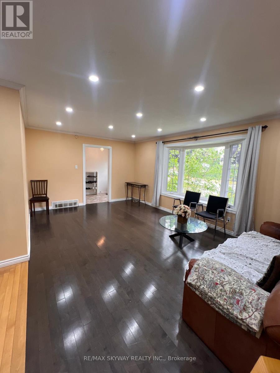 162 Cedarwoods Crescent, Kitchener, Ontario  N2C 2J8 - Photo 7 - X12390057