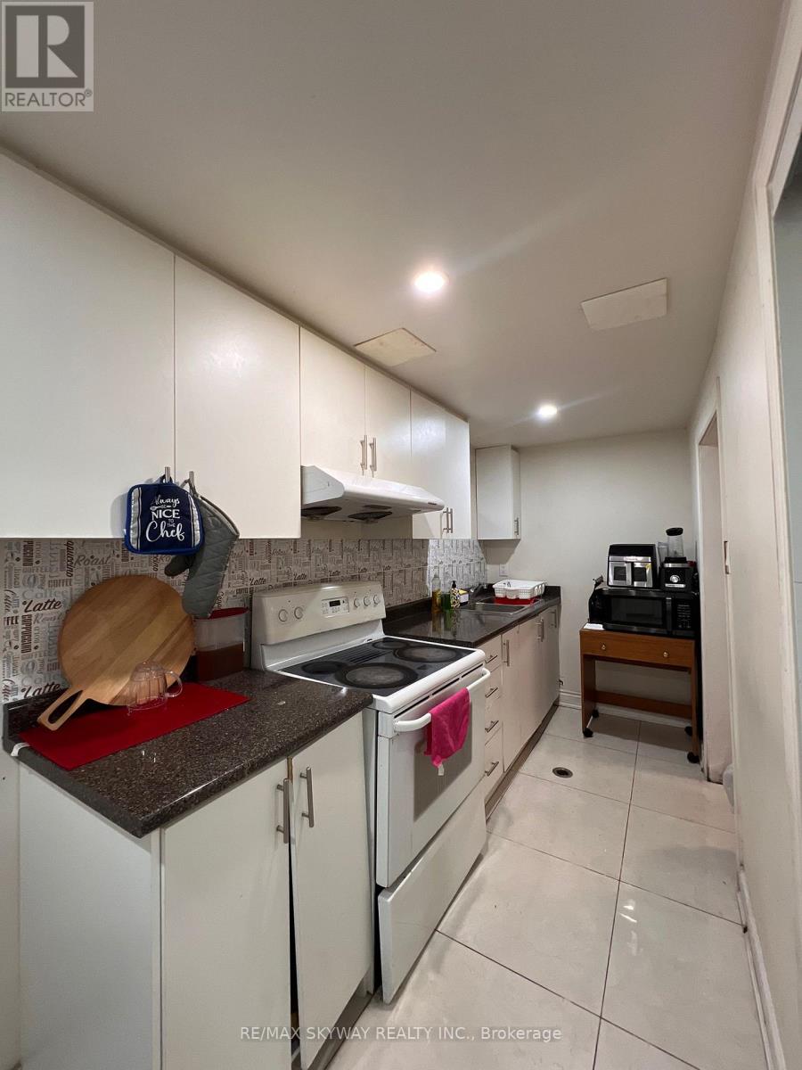 162 Cedarwoods Crescent, Kitchener, Ontario  N2C 2J8 - Photo 44 - X12390057