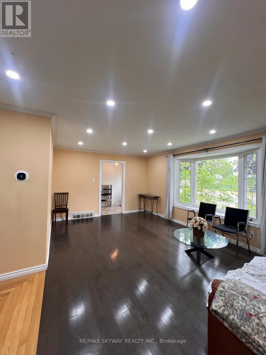 162 Cedarwoods Crescent, Kitchener, Ontario  N2C 2J8 - Photo 5 - X12390057