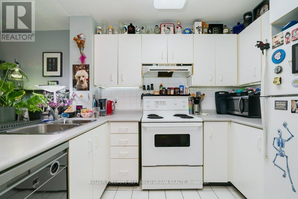 1004 - 105 Victoria Street, Toronto, Ontario  M5C 3B4 - Photo 5 - C12647074