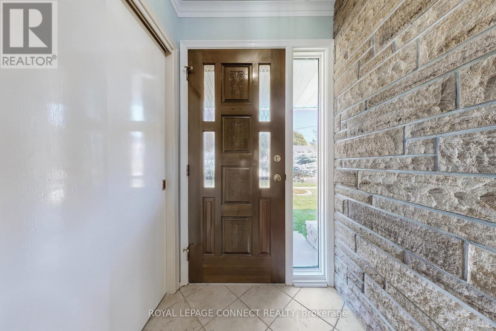 14 Dalehurst Avenue, Toronto, Ontario  M1G 2X8 - Photo 4 - E12647044