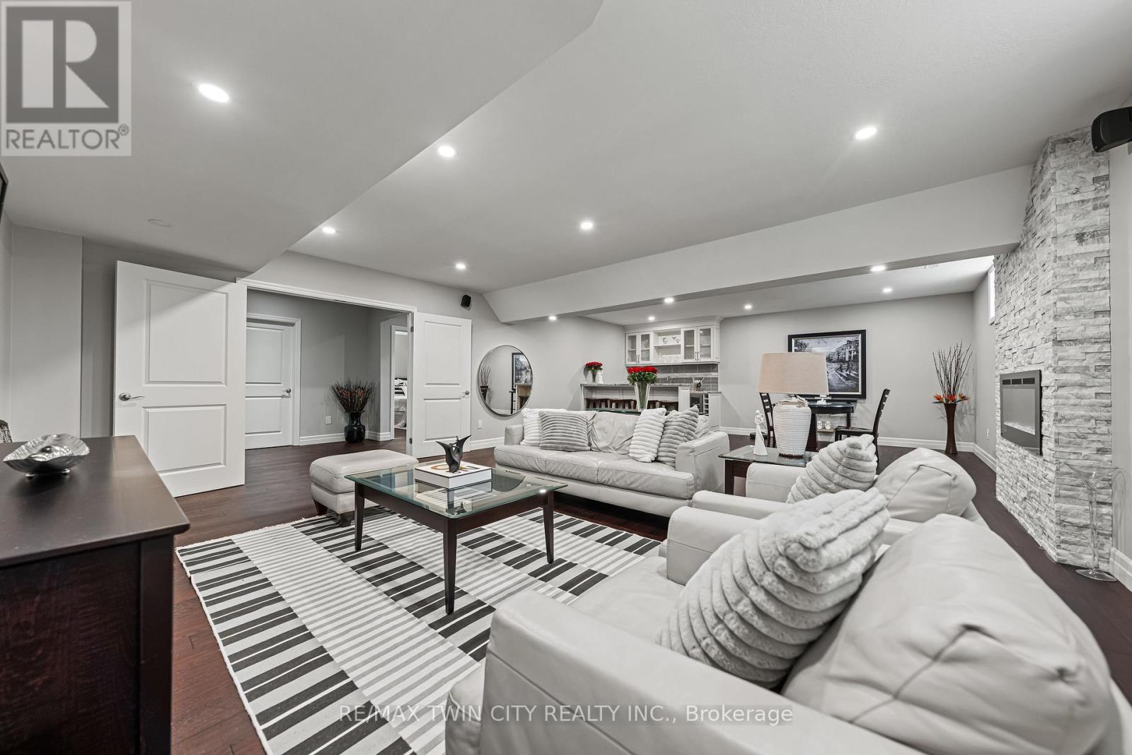 308 Deerfoot Trail, Waterloo, Ontario  N2K 0B3 - Photo 35 - X12389707