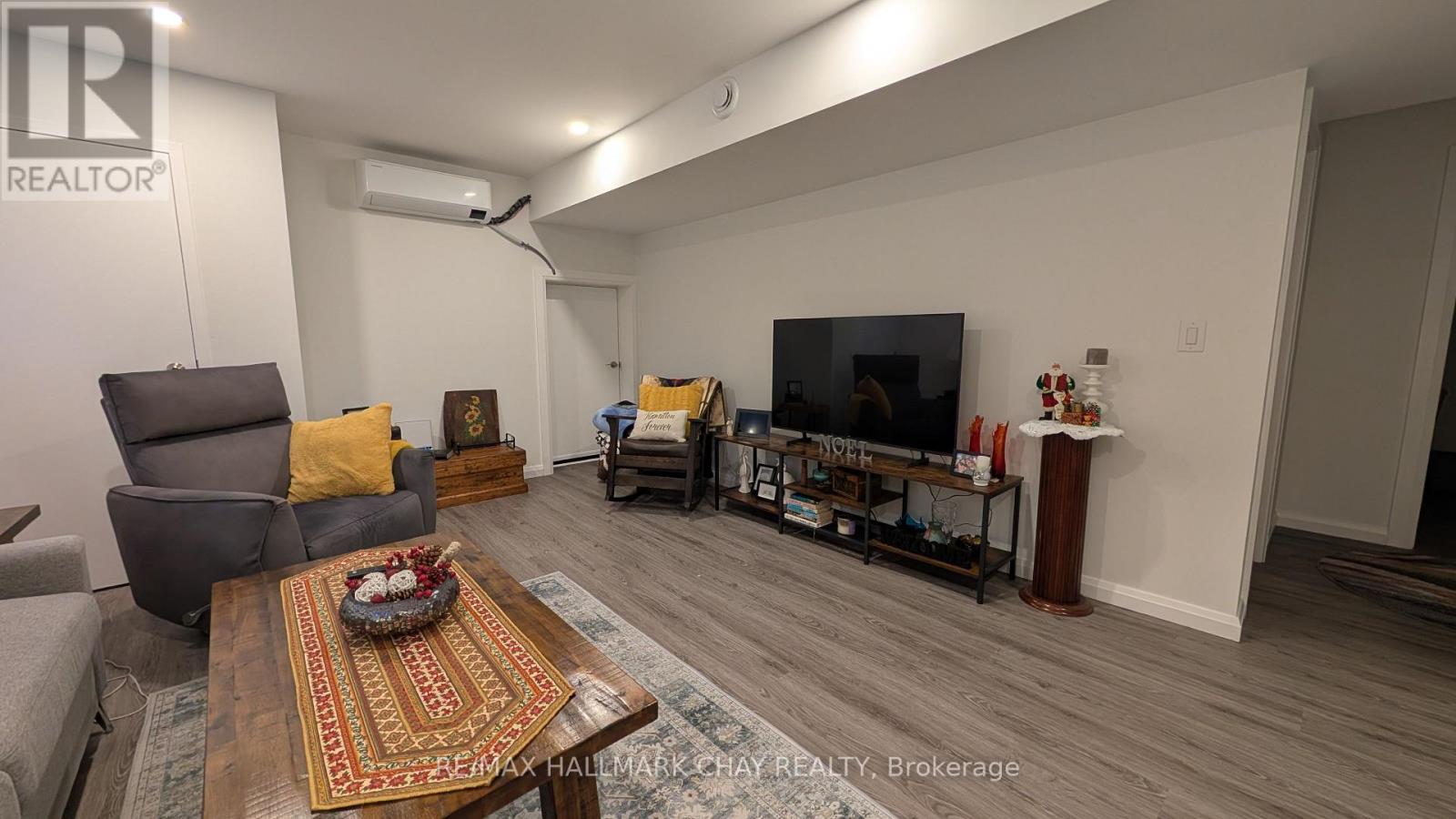 Unit B - 325 Peter Street N, Orillia, Ontario  L3V 5A4 - Photo 3 - S12647026