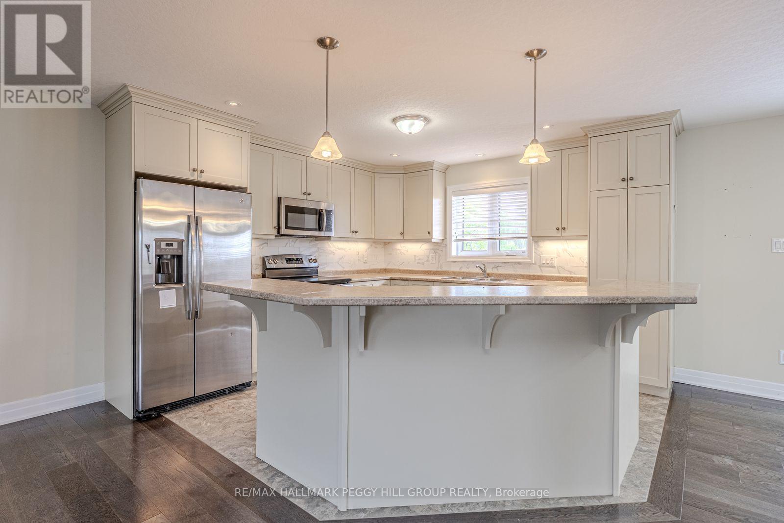 10 Grew Crescent, Penetanguishene, Ontario  L9M 0A4 - Photo 5 - S12563104