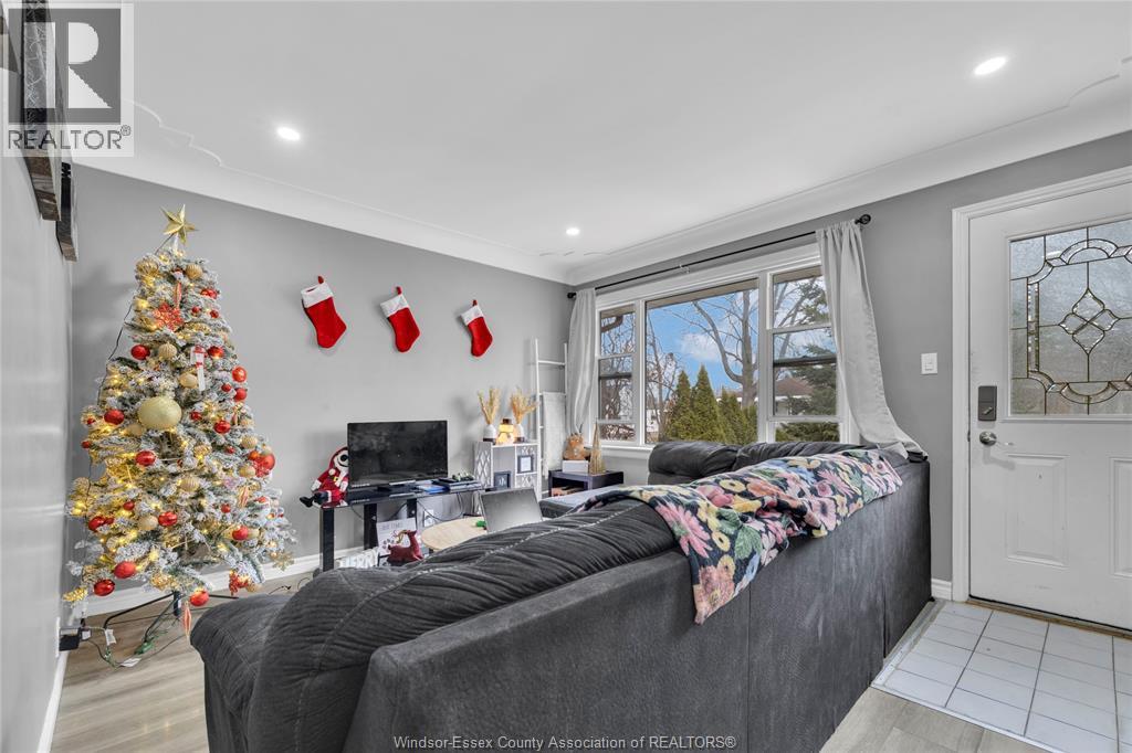 1879-81 Ford, Windsor, Ontario  N8T 2E2 - Photo 3 - 25031959