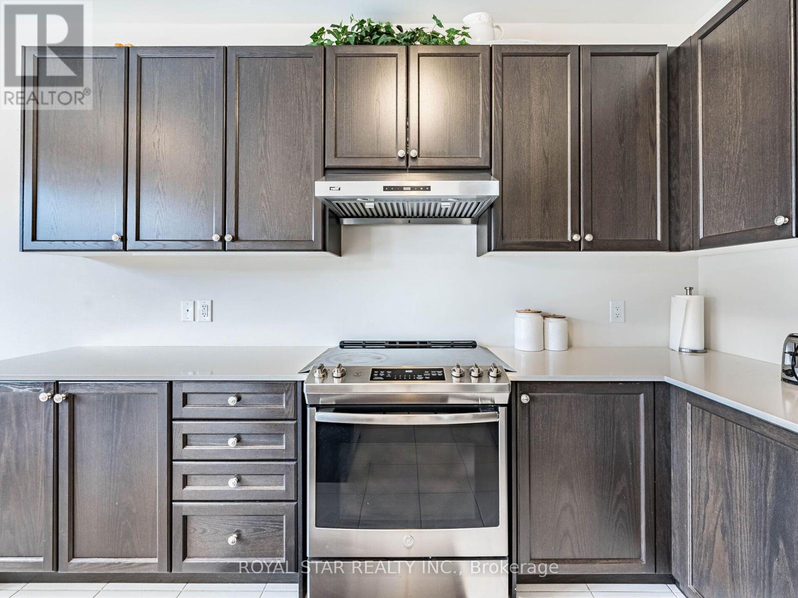 178 Newhouse Boulevard, Caledon, Ontario  L7C 4E1 - Photo 14 - W12647002