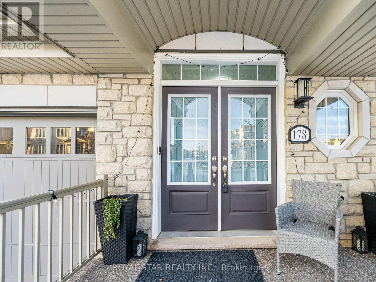 178 Newhouse Boulevard, Caledon, Ontario  L7C 4E1 - Photo 3 - W12647002