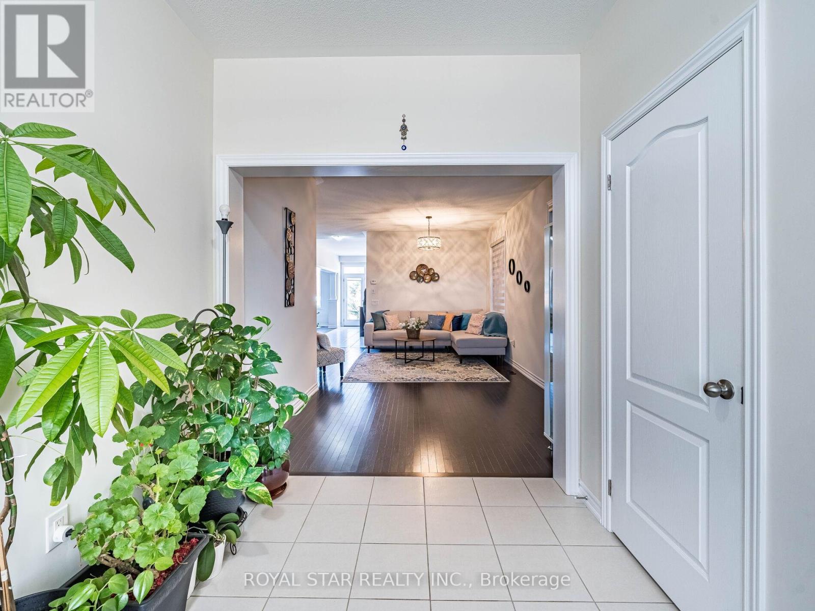 178 Newhouse Boulevard, Caledon, Ontario  L7C 4E1 - Photo 5 - W12647002