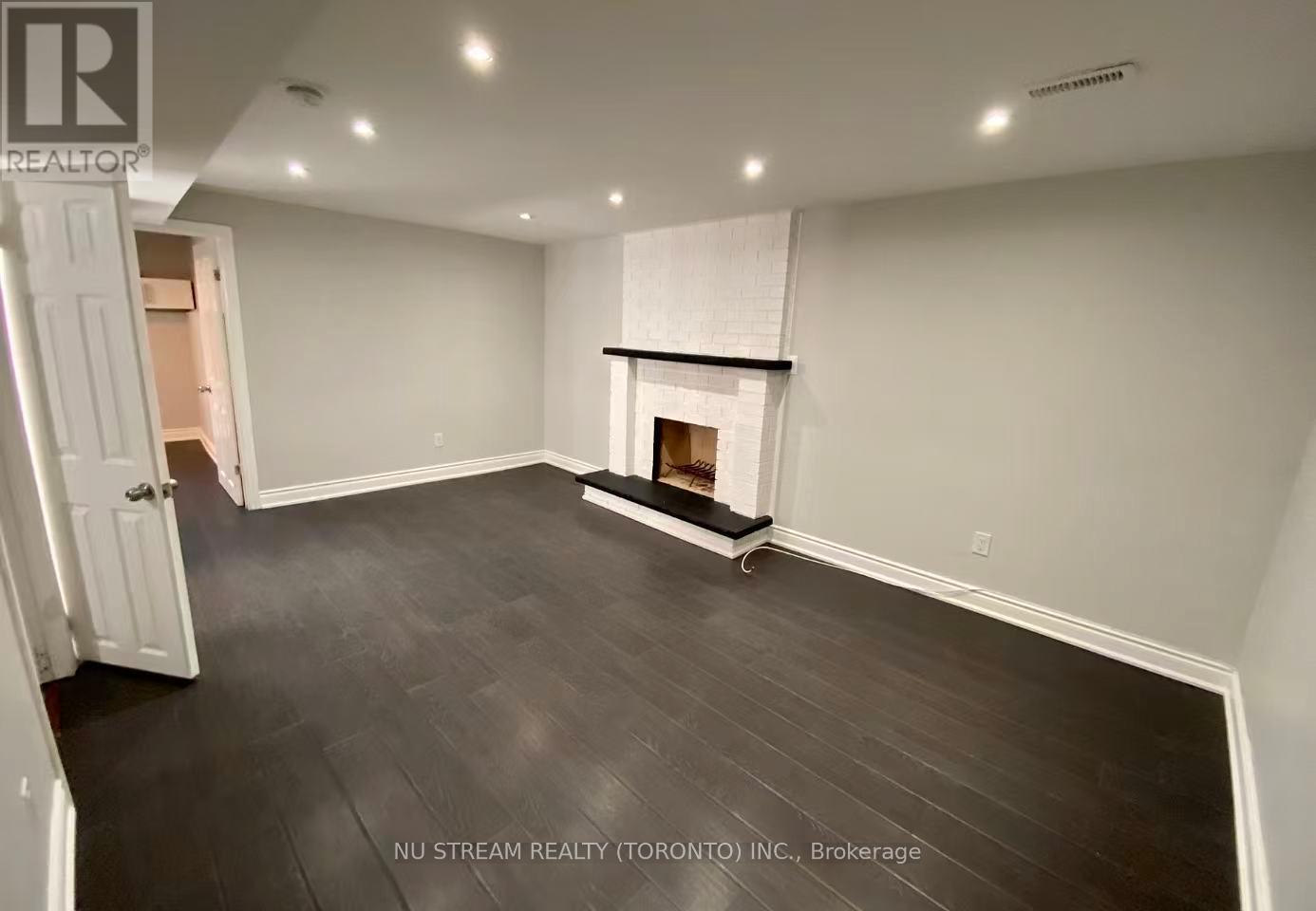 4144 Lastrada Lower Heights, Mississauga, Ontario  L5C 3W3 - Photo 4 - W12647028