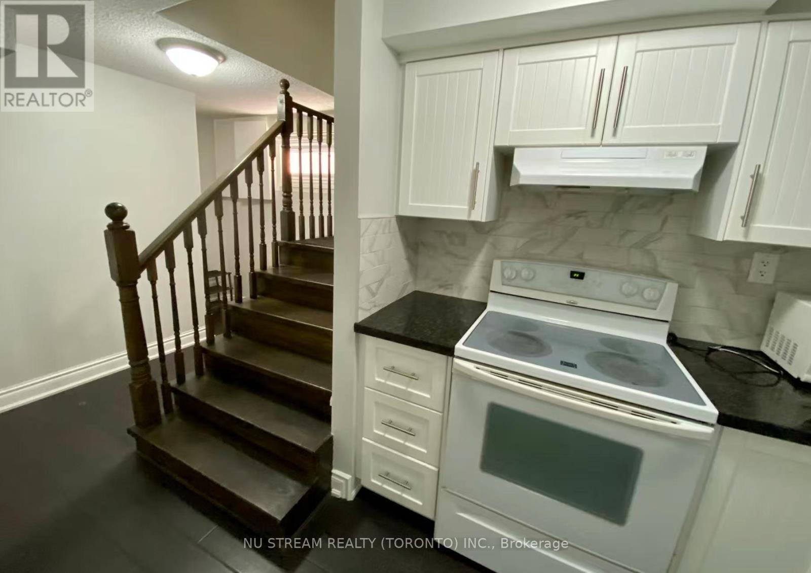 4144 Lastrada Lower Heights, Mississauga, Ontario  L5C 3W3 - Photo 6 - W12647028
