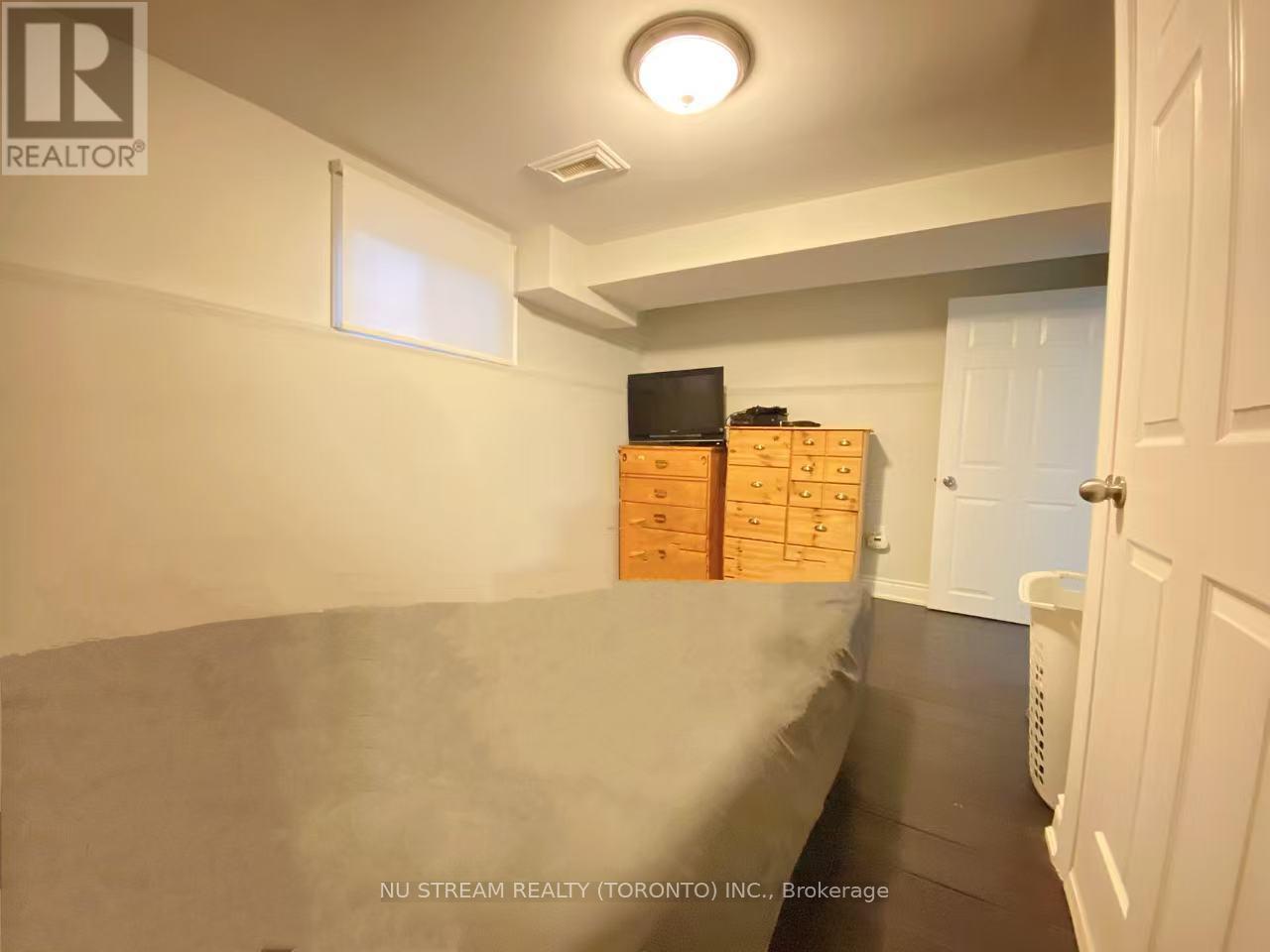 4144 Lastrada Lower Heights, Mississauga, Ontario  L5C 3W3 - Photo 8 - W12647028