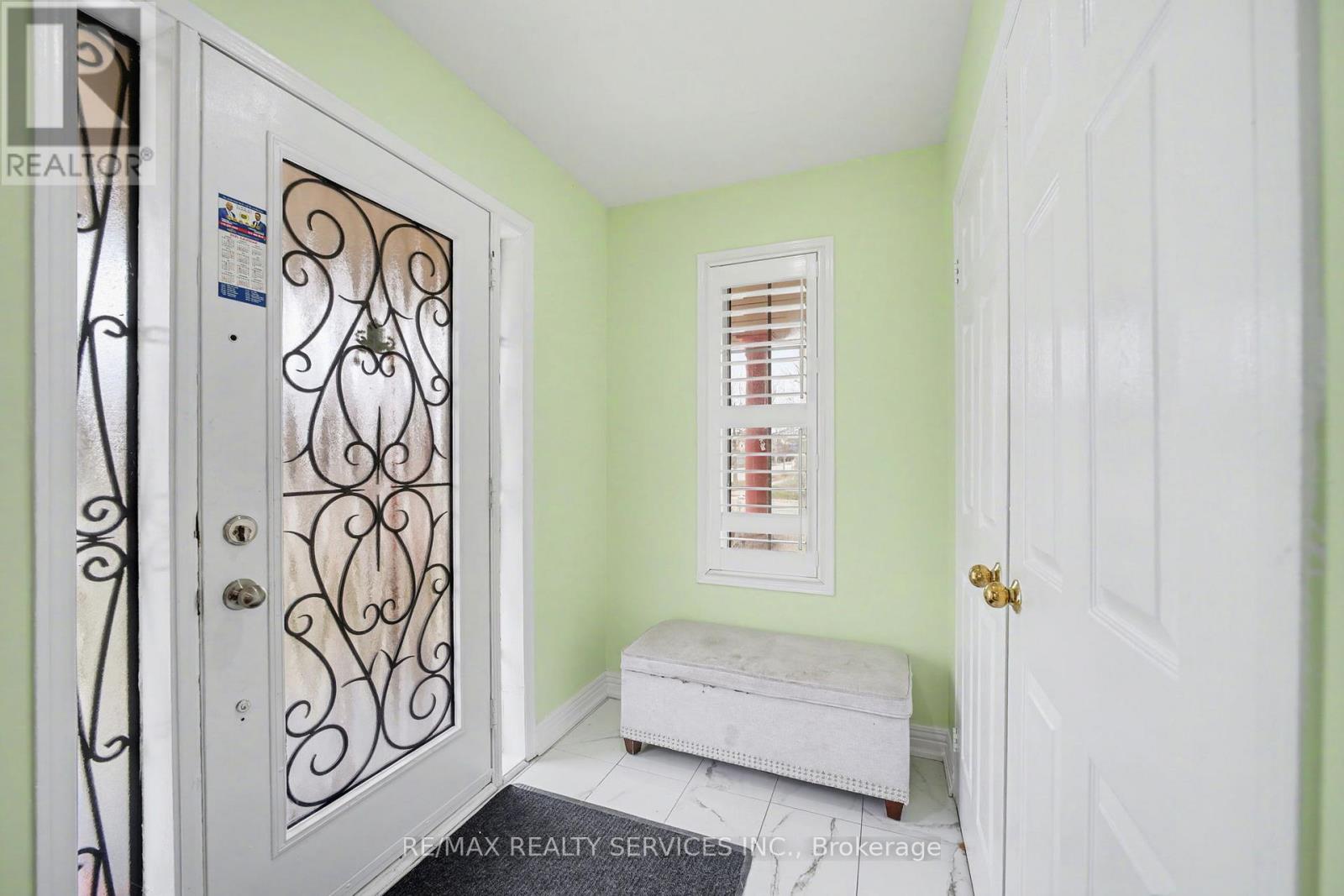 3203 Carabella Way, Mississauga, Ontario  L5M 6S8 - Photo 4 - W12647034