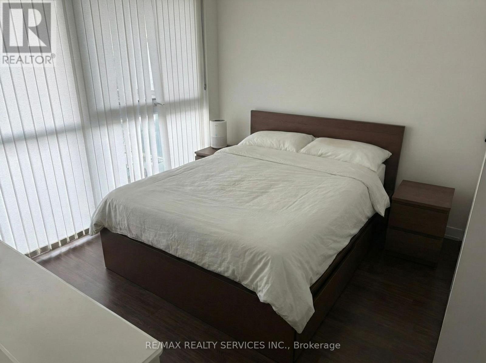 911 - 5101 Dundas Street W, Toronto, Ontario  M9A 5G8 - Photo 5 - W12647060