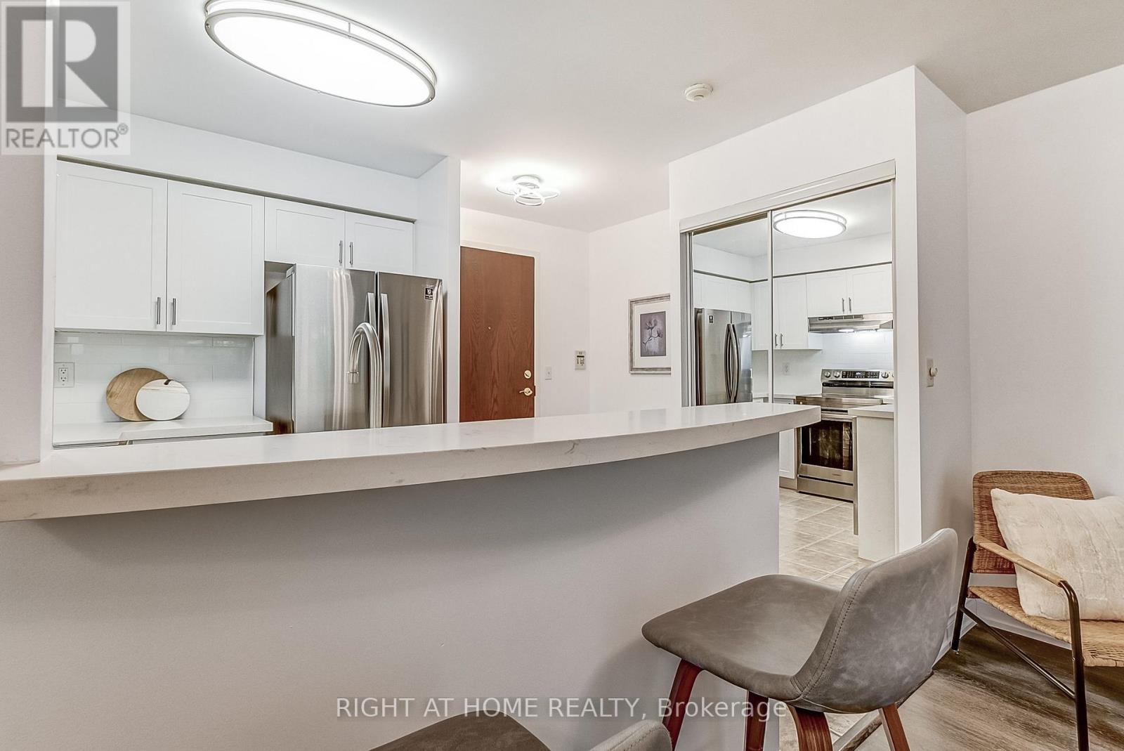 508 - 2565 Erin Centre Boulevard, Mississauga, Ontario  L5M 6Z8 - Photo 4 - W12647080