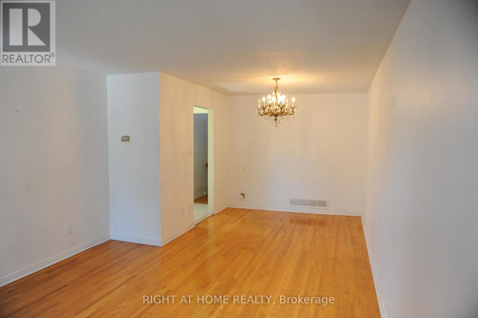 Upper - 1618 Corkstone Glade, Mississauga, Ontario  L4W 2E7 - Photo 10 - W12647090