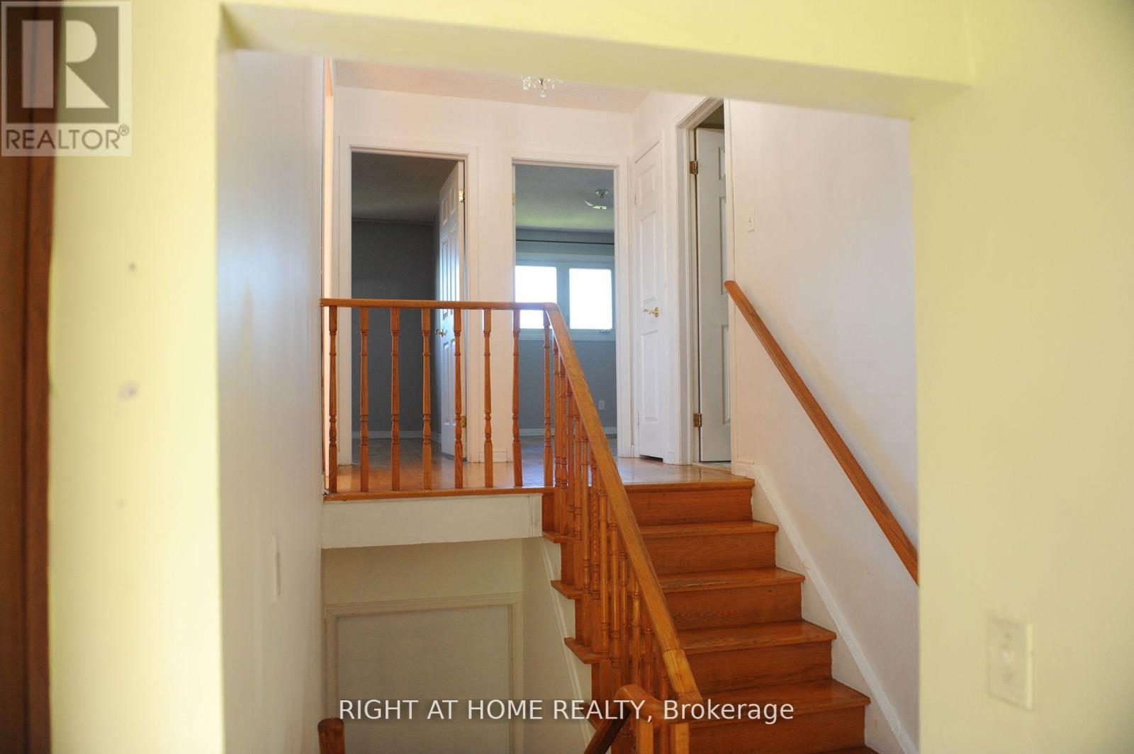 Upper - 1618 Corkstone Glade, Mississauga, Ontario  L4W 2E7 - Photo 15 - W12647090