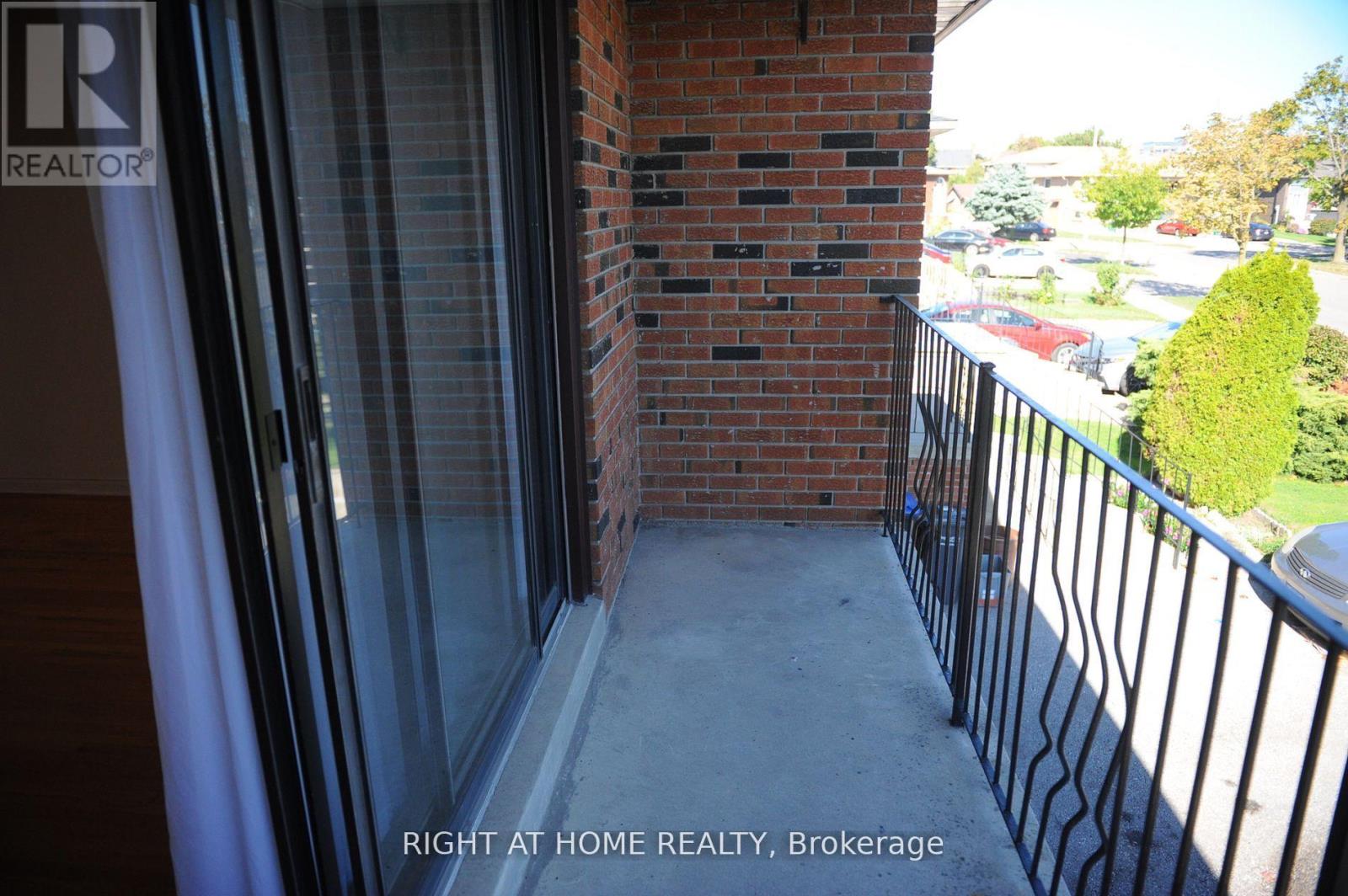 Upper - 1618 Corkstone Glade, Mississauga, Ontario  L4W 2E7 - Photo 8 - W12647090