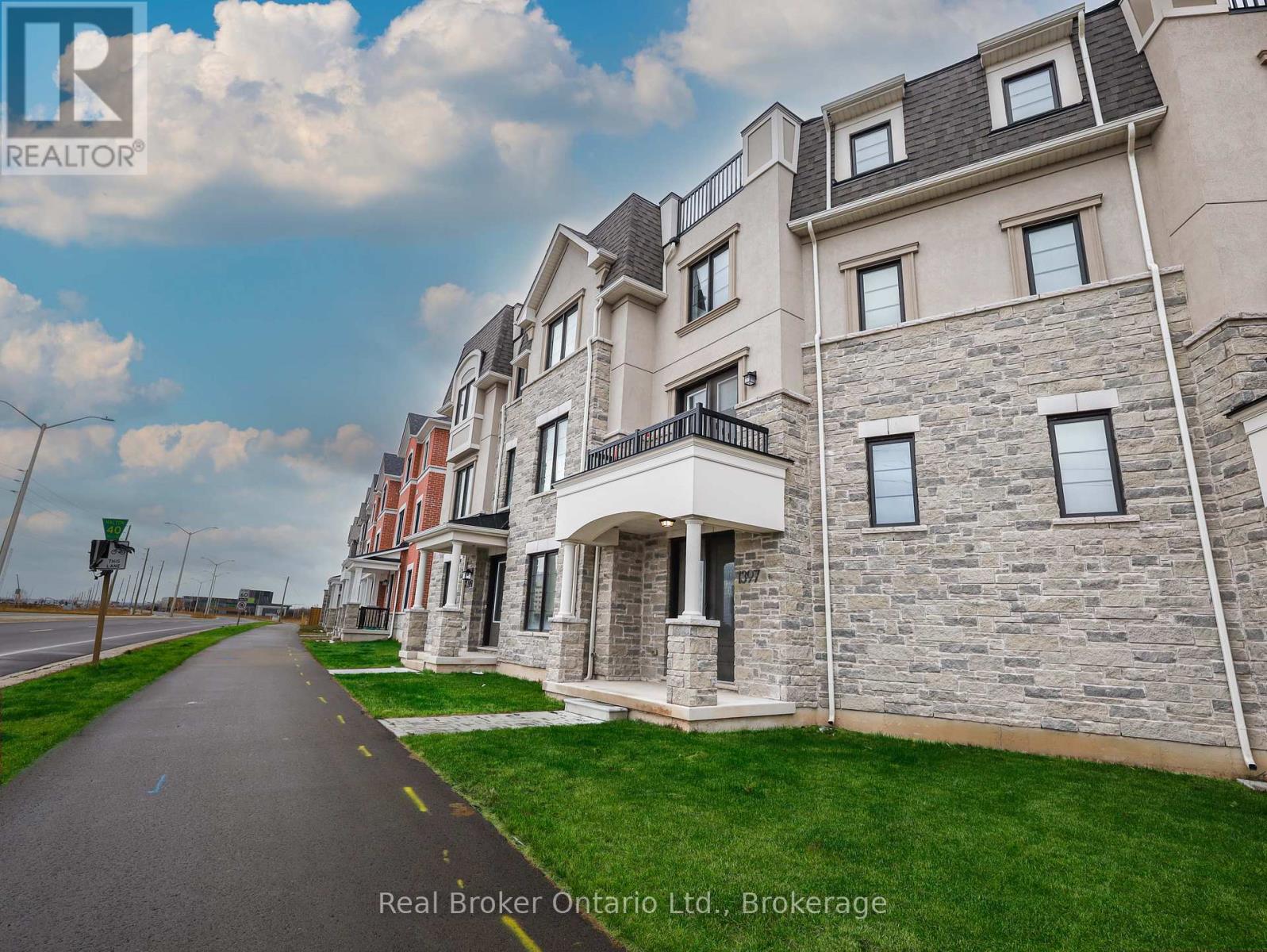 1397 William Halton Parkway, Oakville, Ontario  L6M 5N8 - Photo 4 - W12647110