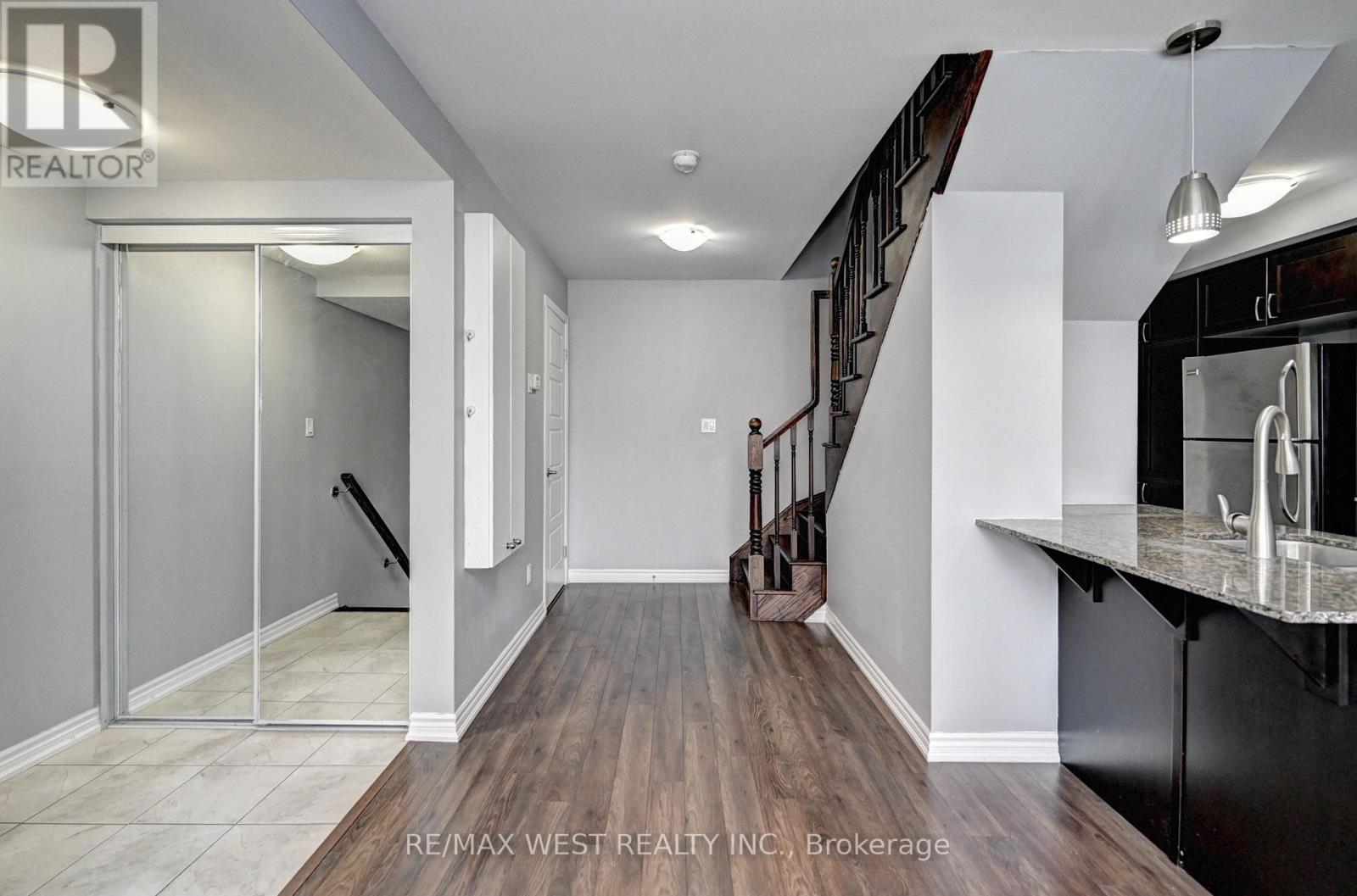 118 Daylily Lane, Kitchener, Ontario  N2R 0L7 - Photo 8 - X12617250