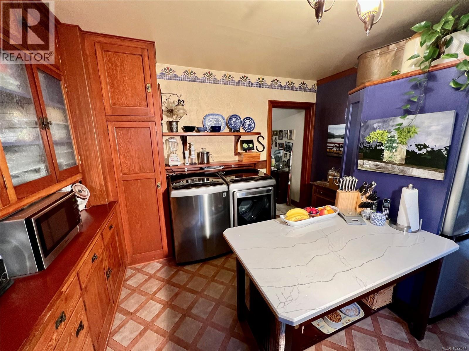 3681 Elliston Ave, Saanich, British Columbia  V8X 1R9 - Photo 8 - 1022014