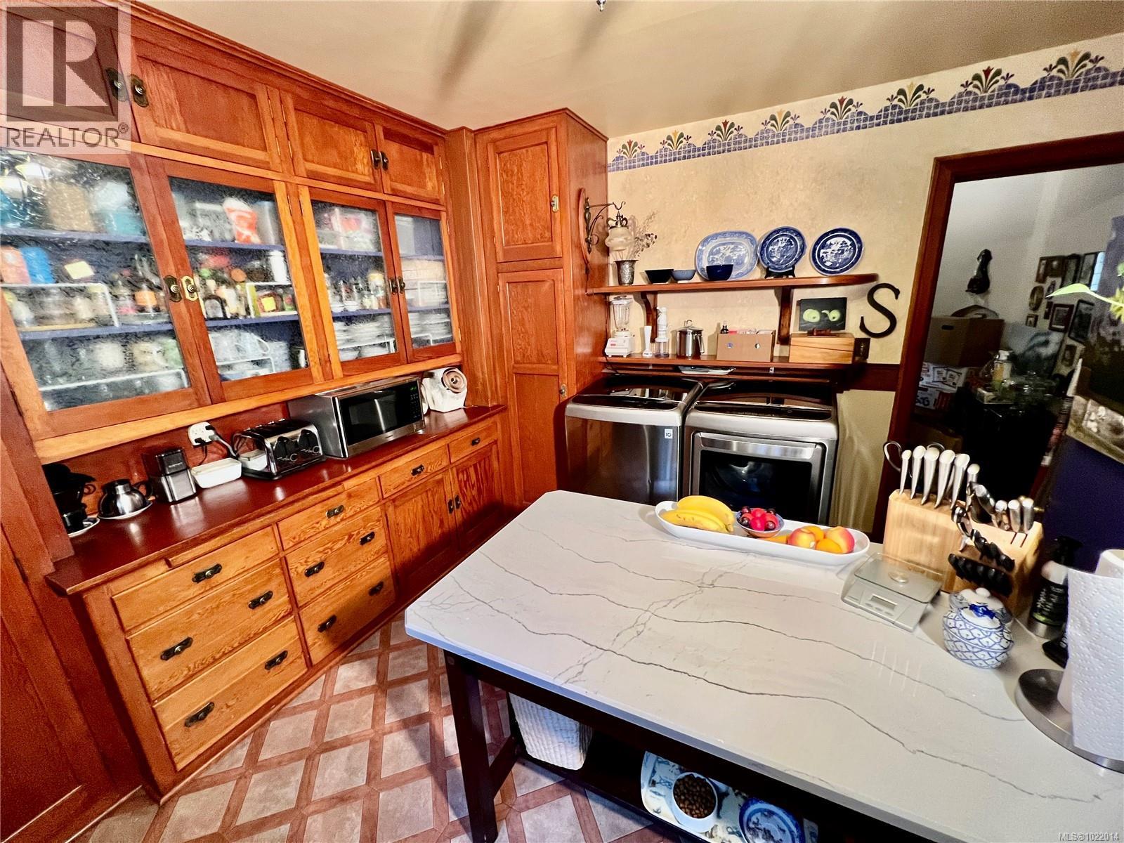 3681 Elliston Ave, Saanich, British Columbia  V8X 1R9 - Photo 9 - 1022014