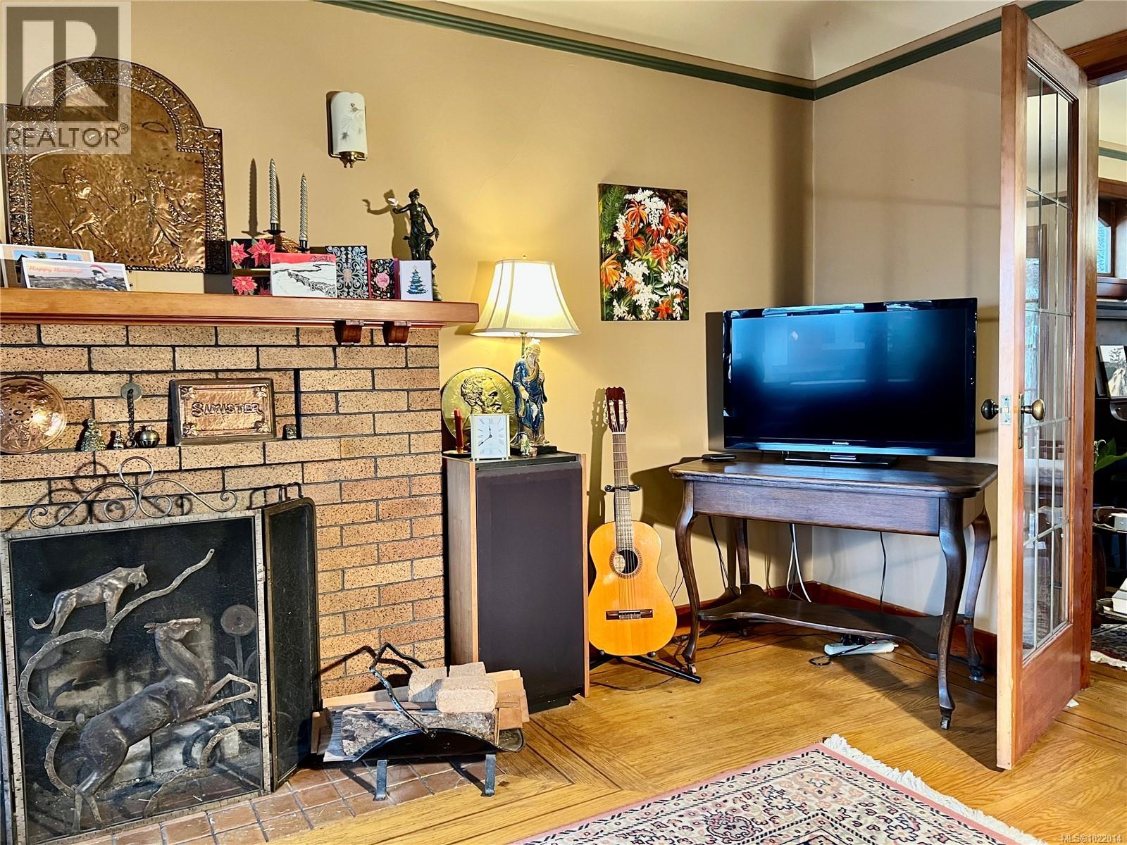 3681 Elliston Ave, Saanich, British Columbia  V8X 1R9 - Photo 4 - 1022014