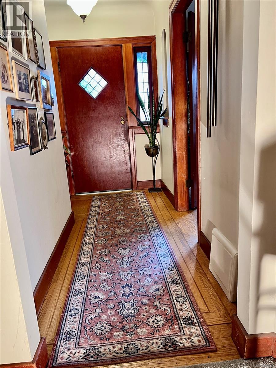 3681 Elliston Ave, Saanich, British Columbia  V8X 1R9 - Photo 7 - 1022014