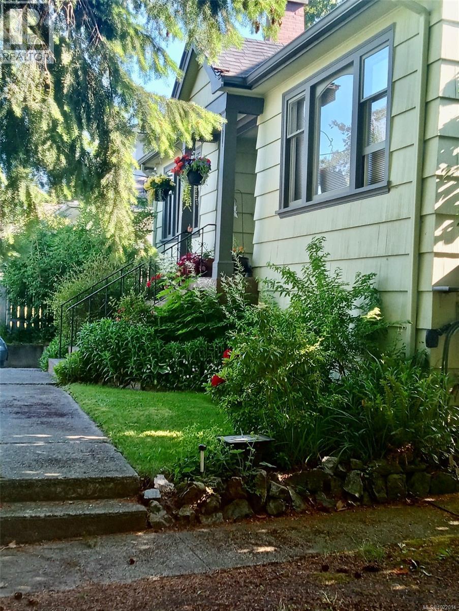 3681 Elliston Ave, Saanich, British Columbia  V8X 1R9 - Photo 28 - 1022014