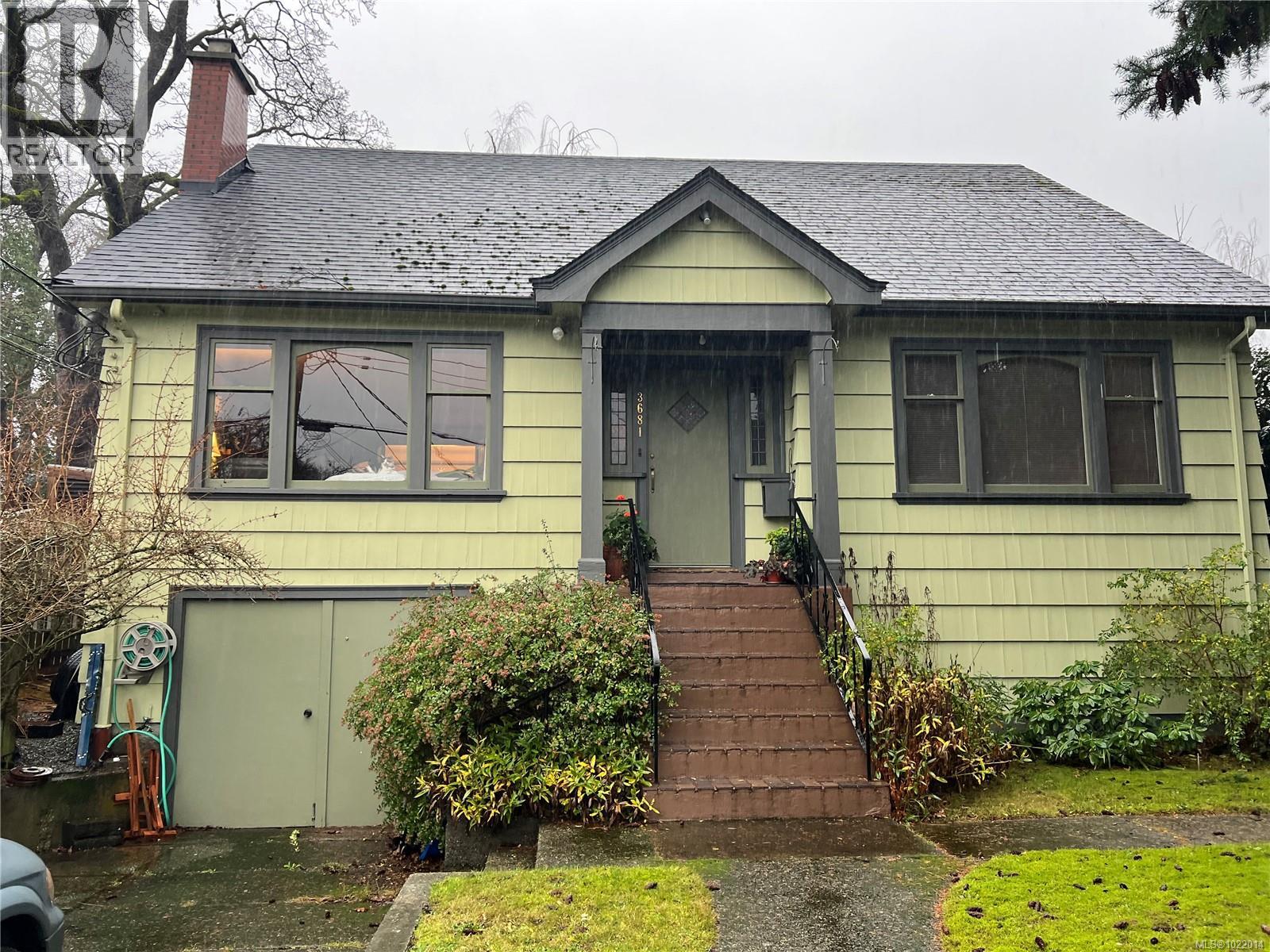 3681 Elliston Ave, Saanich, British Columbia  V8X 1R9 - Photo 1 - 1022014