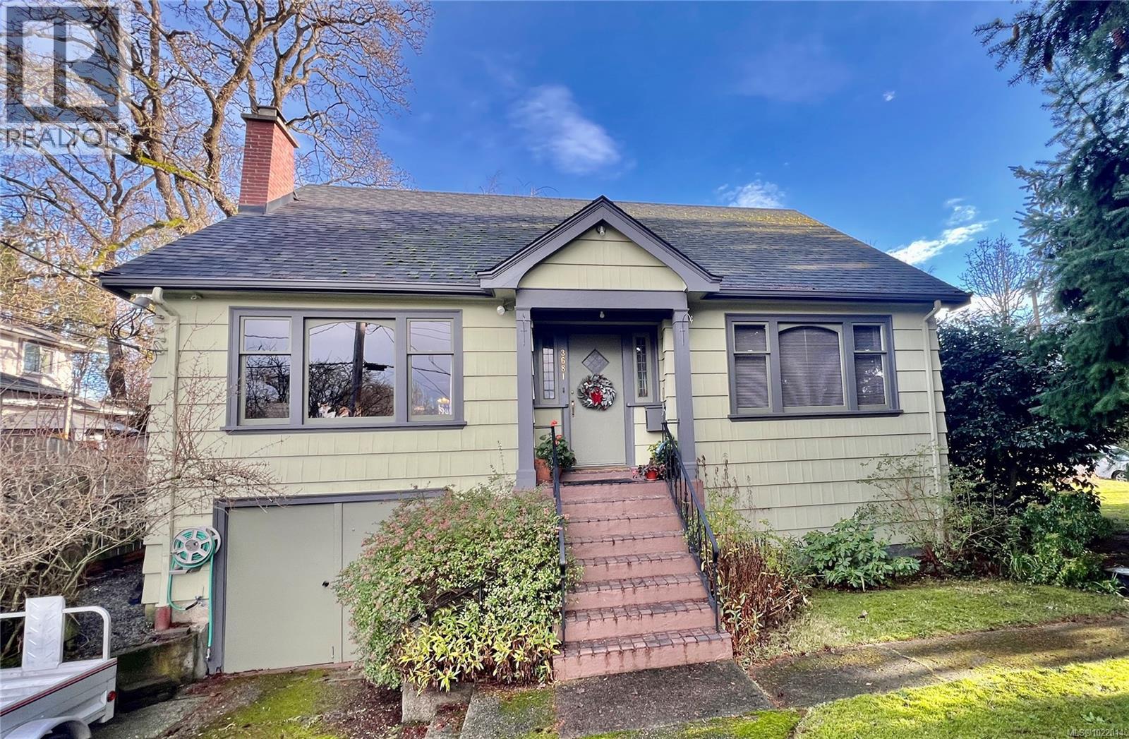 3681 Elliston Ave, Saanich, British Columbia  V8X 1R9 - Photo 2 - 1022014