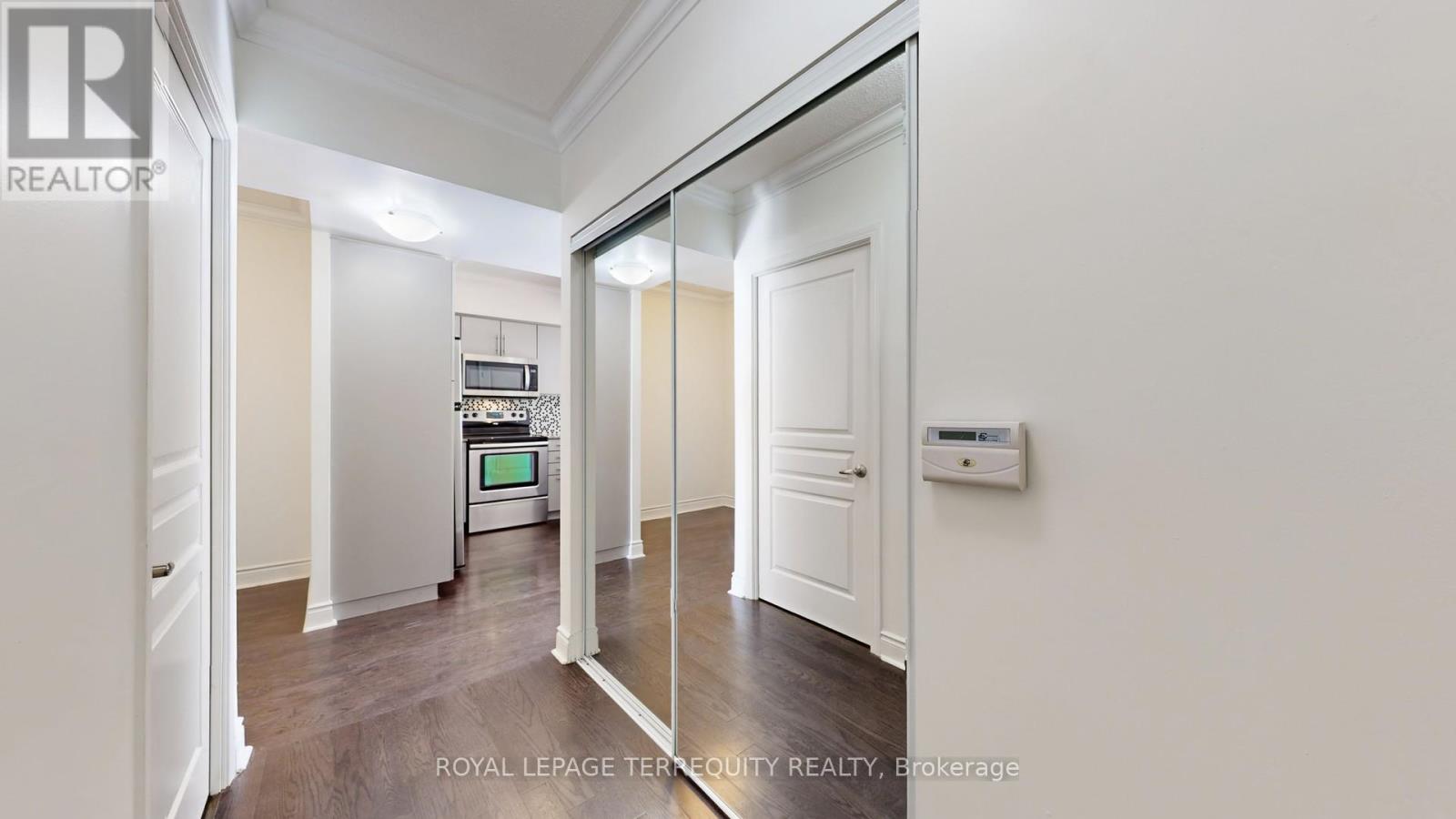 401 - 2240 Lake Shore Boulevard W, Toronto, Ontario  M8V 0B1 - Photo 13 - W12647112