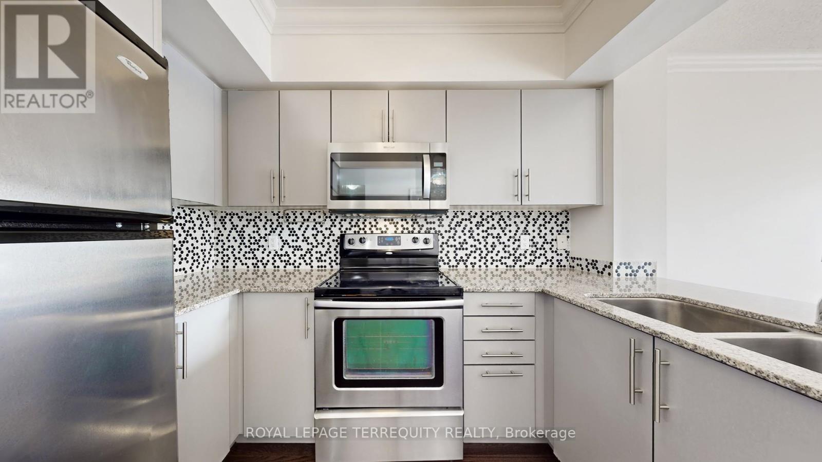 401 - 2240 Lake Shore Boulevard W, Toronto, Ontario  M8V 0B1 - Photo 2 - W12647112