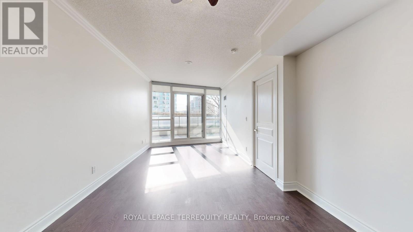 401 - 2240 Lake Shore Boulevard W, Toronto, Ontario  M8V 0B1 - Photo 9 - W12647112