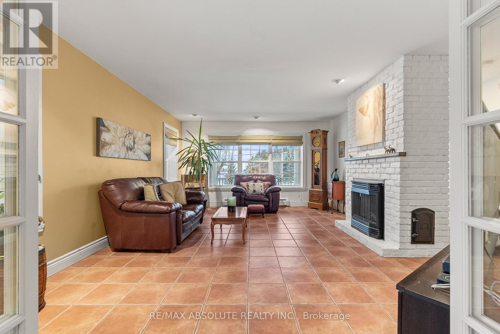 20306 Lochiel Street W, North Glengarry, Ontario  K0C 1A0 - Photo 11 - X12647124