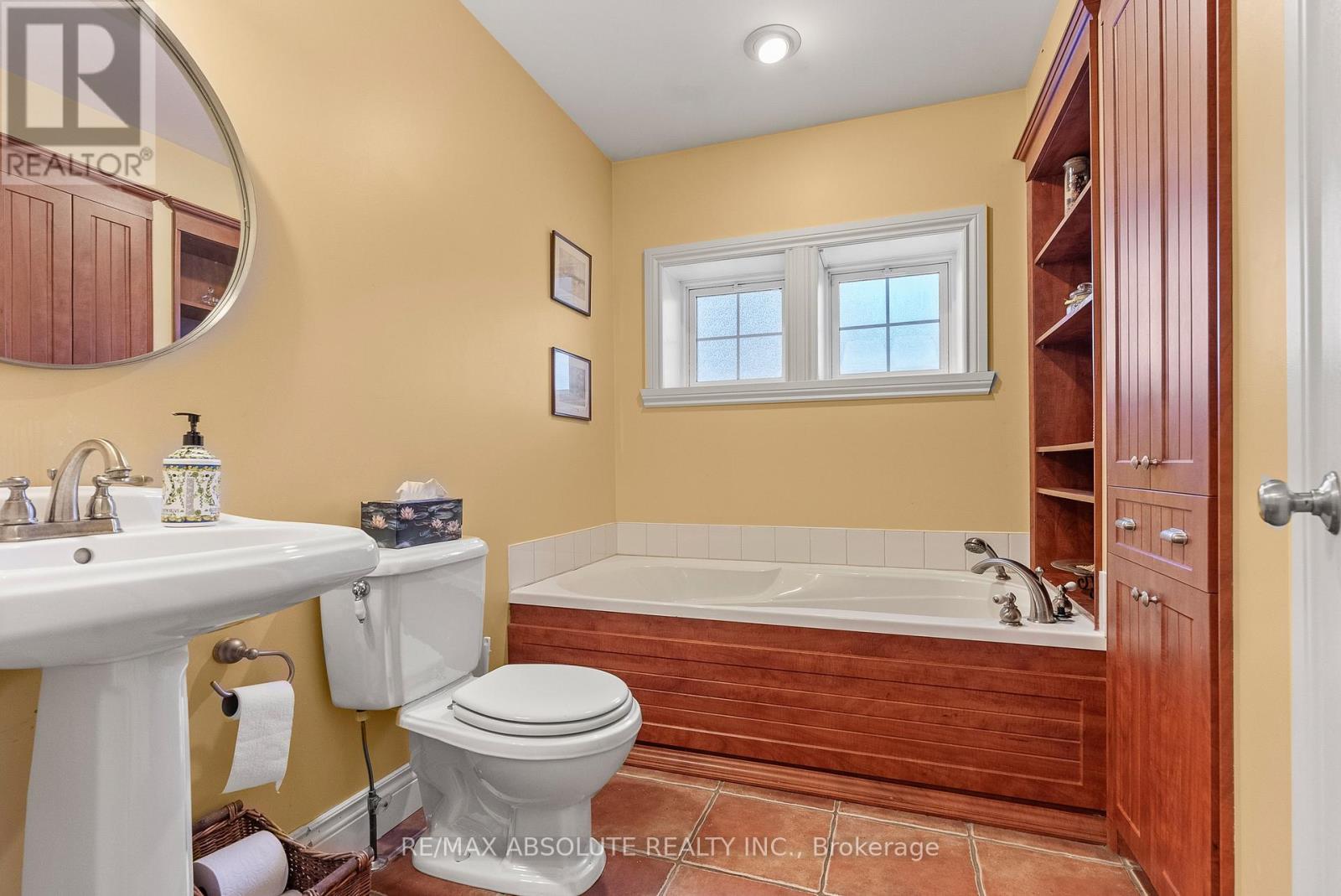 20306 Lochiel Street W, North Glengarry, Ontario  K0C 1A0 - Photo 7 - X12647124