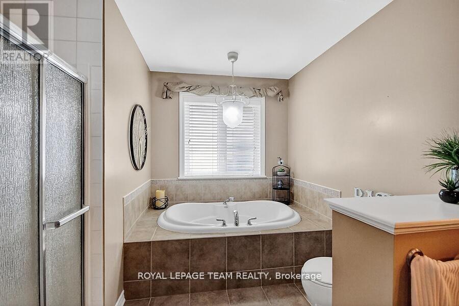 104 Versilia Drive, Ottawa, Ontario  K2G 7E4 - Photo 31 - X12647174