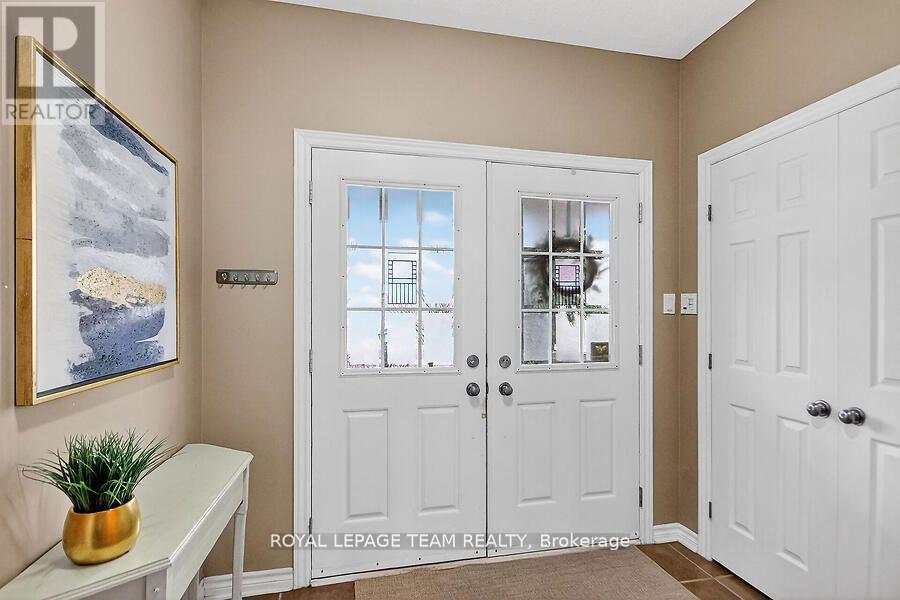 104 Versilia Drive, Ottawa, Ontario  K2G 7E4 - Photo 7 - X12647174