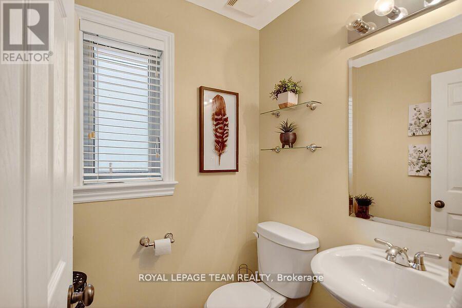 104 Versilia Drive, Ottawa, Ontario  K2G 7E4 - Photo 8 - X12647174