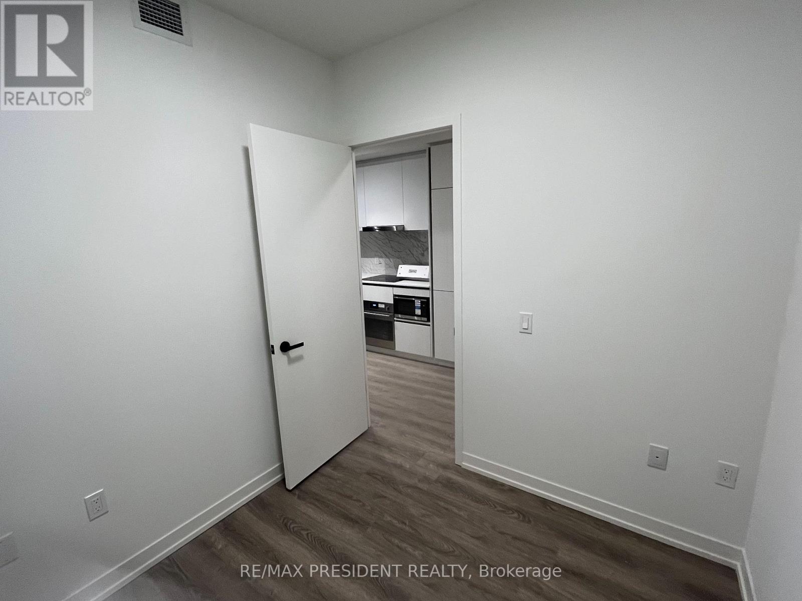 4110 - 8 Interchange Way, Vaughan, Ontario  L4K 0R2 - Photo 12 - N12647152