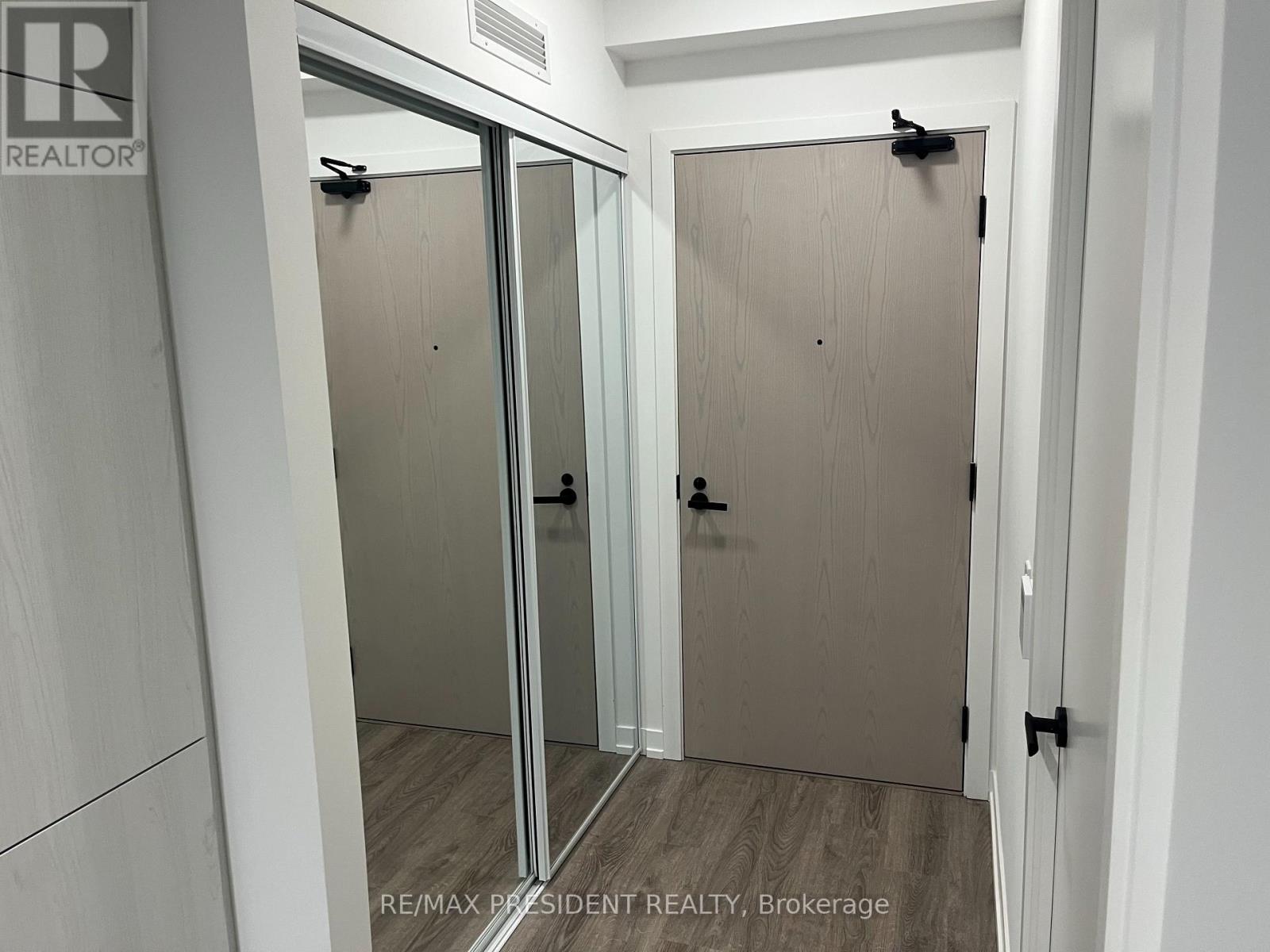 4110 - 8 Interchange Way, Vaughan, Ontario  L4K 0R2 - Photo 3 - N12647152