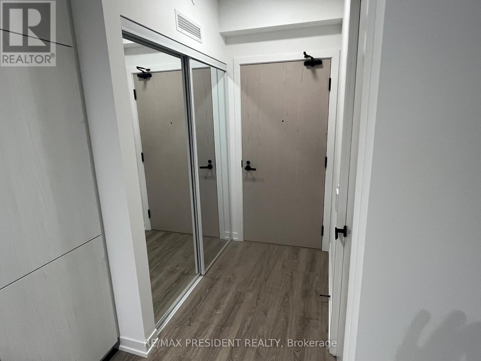 4110 - 8 Interchange Way, Vaughan, Ontario  L4K 0R2 - Photo 4 - N12647152