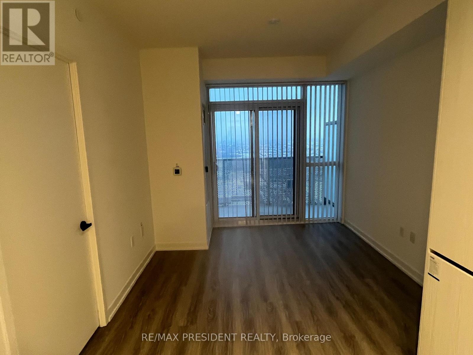 4110 - 8 Interchange Way, Vaughan, Ontario  L4K 0R2 - Photo 6 - N12647152